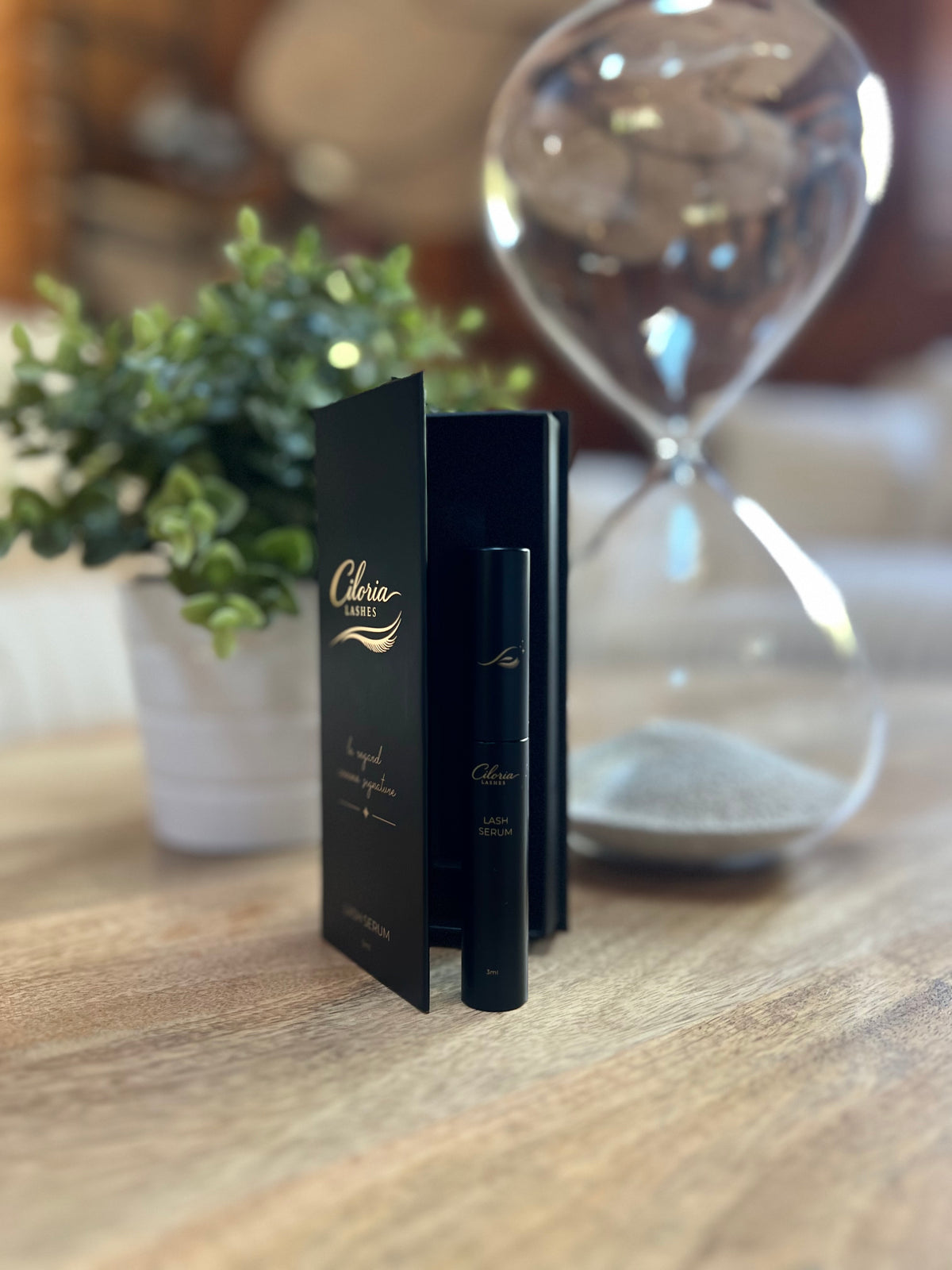 "Packaging Ciloria Lashes ouvert avec flacon sérum cils"